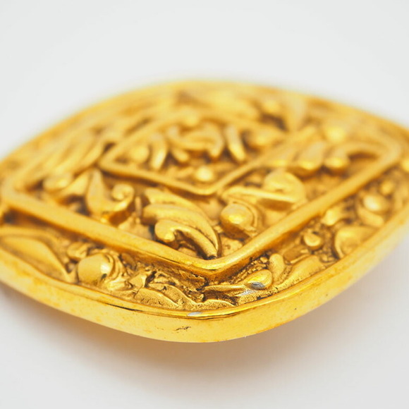 CHANEL Arabesque Coco Gold Large Earrings - Picture 7 of 9